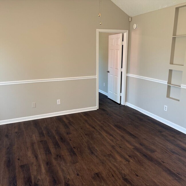 Building Photo - 1551 Ridgemont Dr