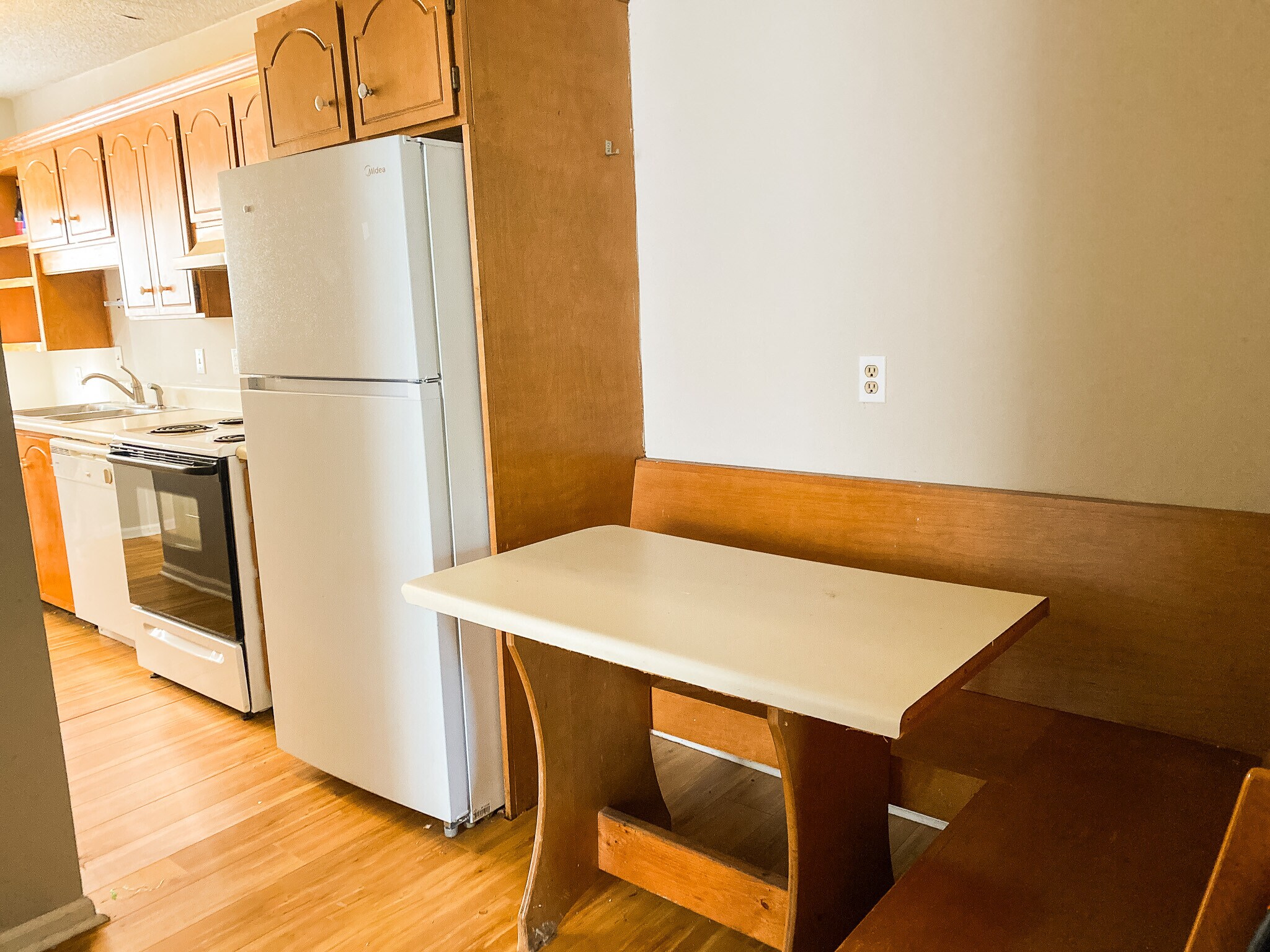 Building Photo - 1843 Devine Street