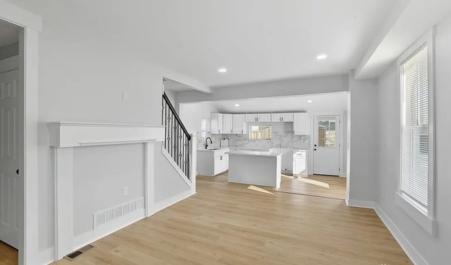 Building Photo - 1531 Chapel St