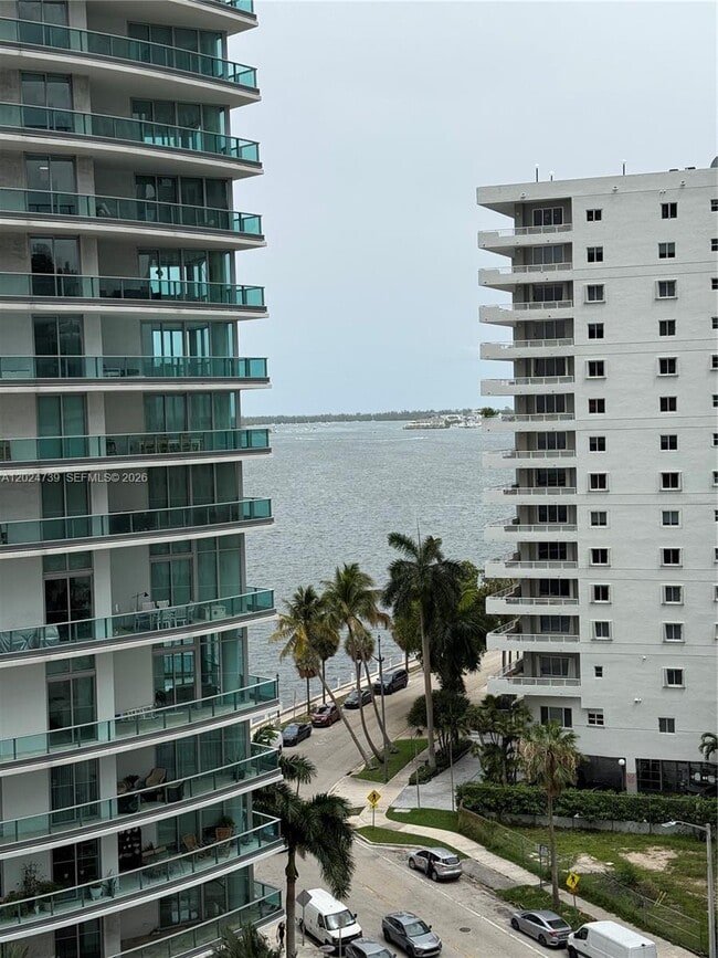 Building Photo - 1300 Brickell Bay Dr