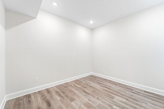 Building Photo - 2341 N College Ave