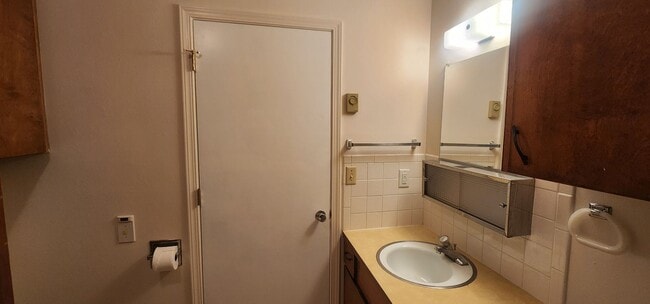 Building Photo - 4111/4113 SW Bear Drive