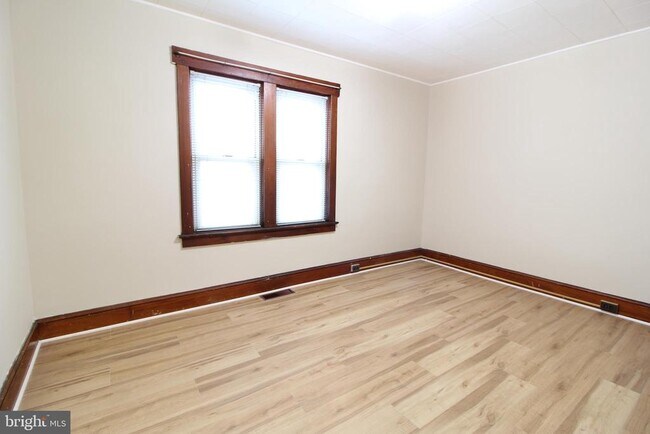 Building Photo - 42 Bismarck Ave