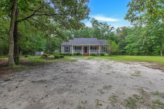 Building Photo - Charming 3-Bedroom Home on Large Acreage L...