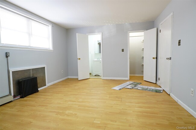 Building Photo - 91-06 97th Ave