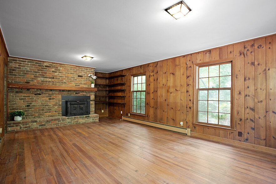 Family Room - 2152 Lakeshore Ct