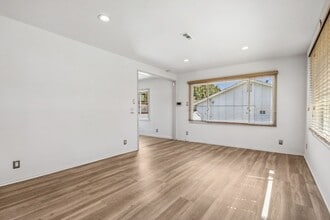 Building Photo - 1618 Fernside Blvd