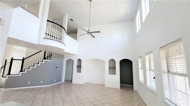 Building Photo - 25 El Jardin St