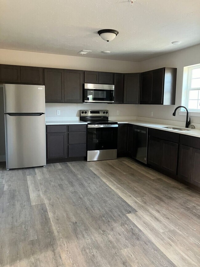Building Photo - NEW 3 bed/2.5 bath townhome rentals in SPRING GROVE SCHOOL DISTRICT - LEASING SPECIALS