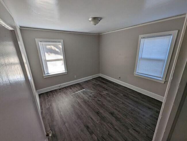 Building Photo - Newly Updated 2 bedroom home Near Downtown...