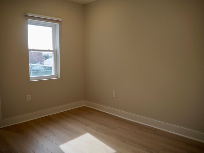 Building Photo - 1205 Hillside Pl