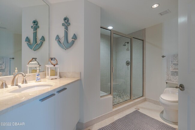 Building Photo - 241 Riverside Dr