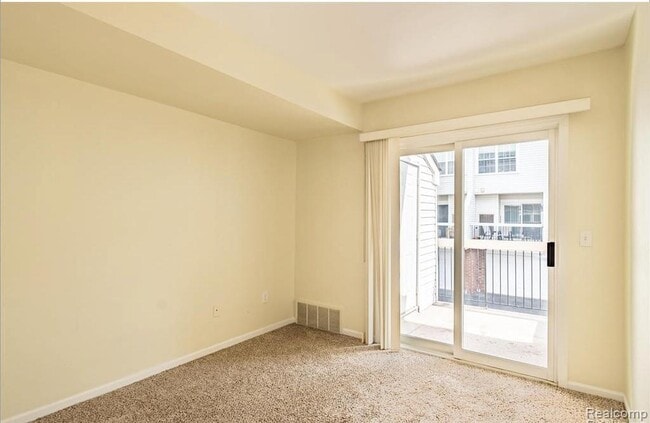 Building Photo - 129 W Kenilworth Ave