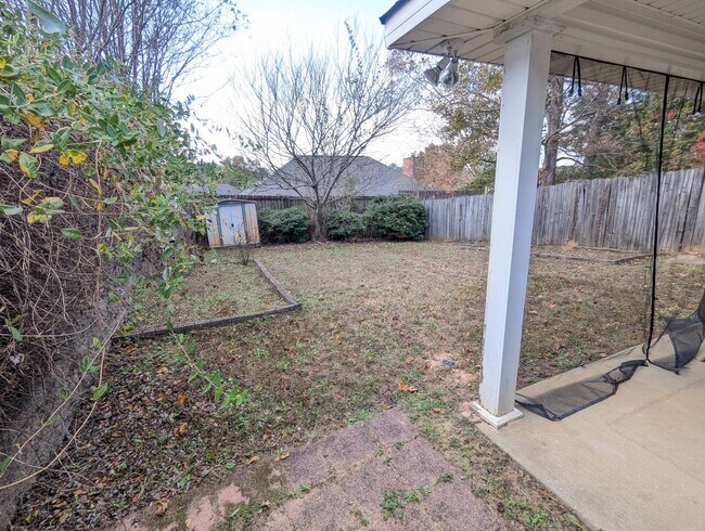 Building Photo - Nice 2 bedroom 2 Bath Villa Available NOW