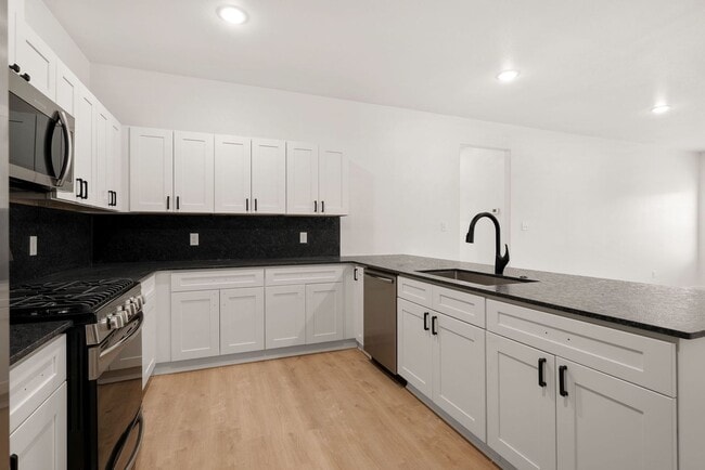 Building Photo - 8700 Cantera Dr