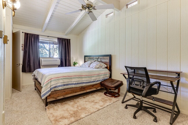 Building Photo - 2820 Greenway Dr