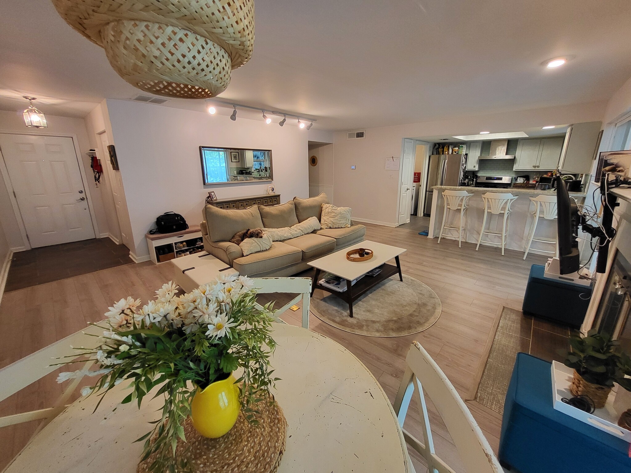 Living Room - 72 Sutton Pl