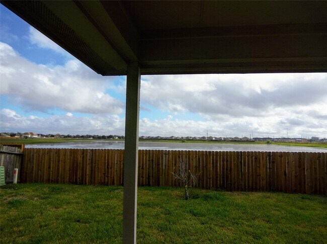 Building Photo - 14435 Long Meadow Dr