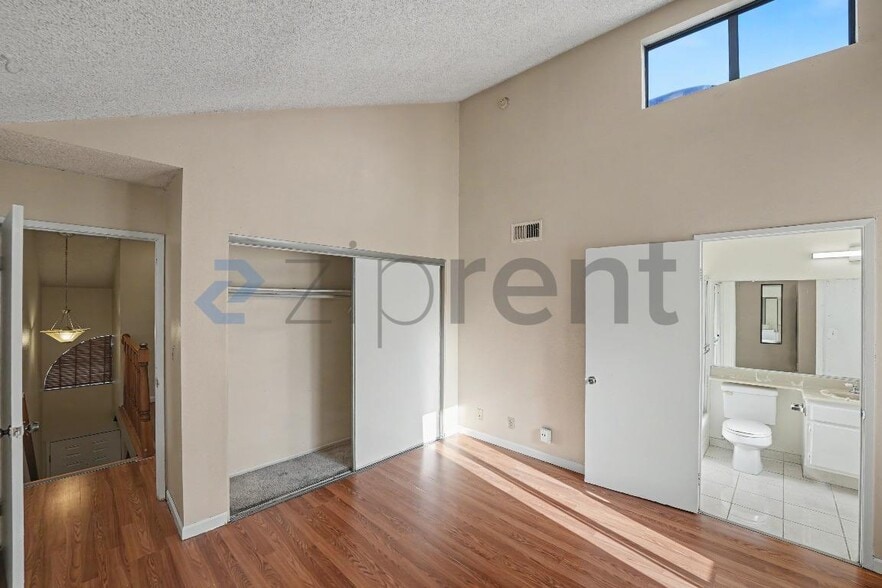 Building Photo - Unit 17