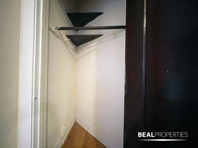 Building Photo - 1 bedroom in EVANSTON IL 60202
