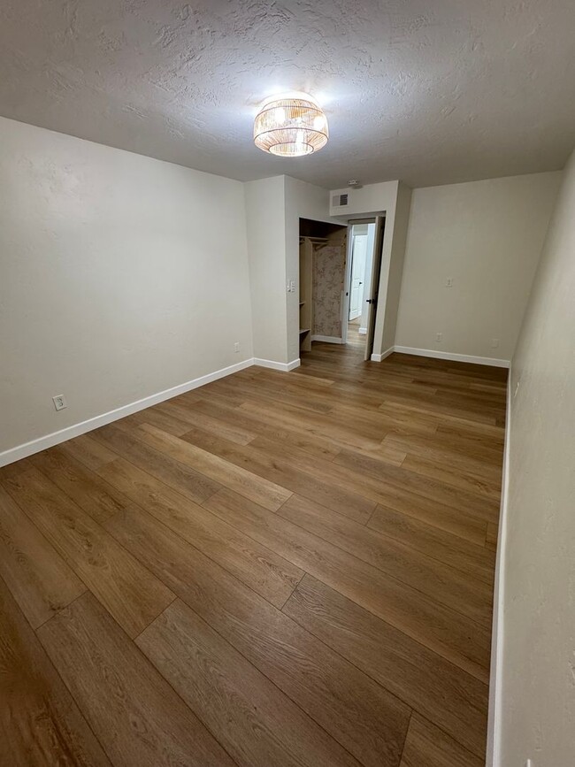 Building Photo - Beautifully Remodeled Home With Front & Si...