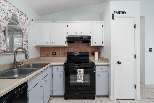 Building Photo - 245 Moonbeam Rd