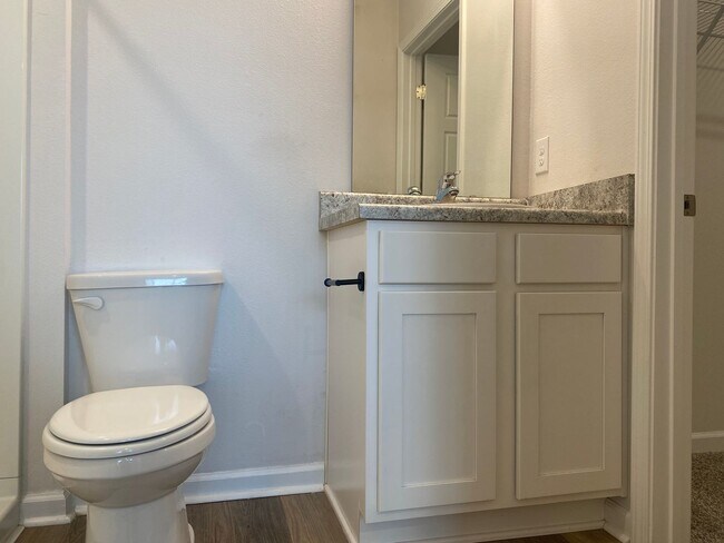 Building Photo - Efficient 4BR Living with Fenced Yard & Convenient Access