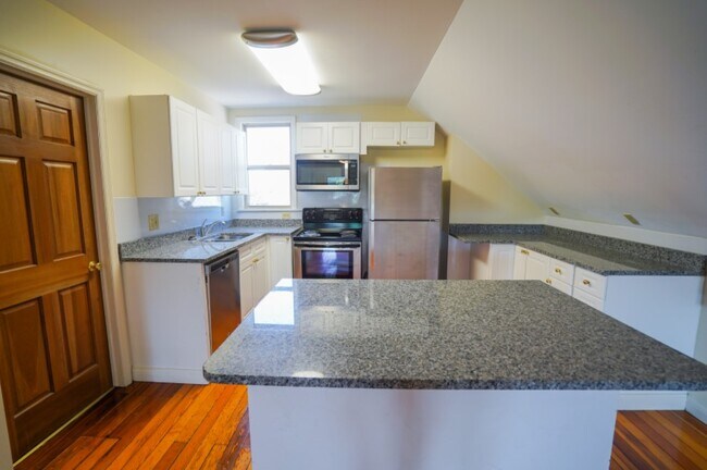 Building Photo - 72-72 1/2 E 14th Ave-SFH