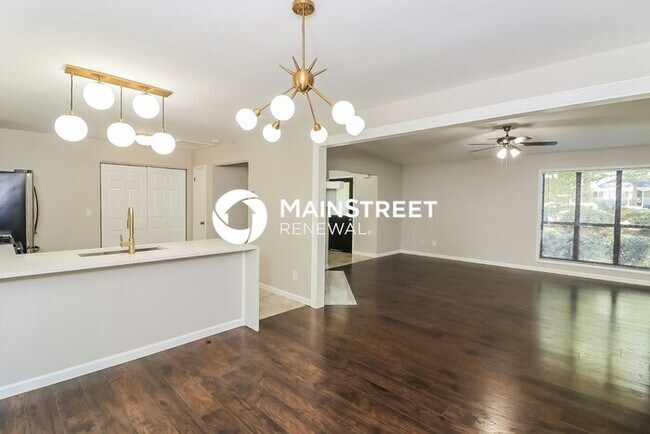 Building Photo - 3 Bedroom Pet-Friendly Home in Marietta, GA with Main Street Renewal