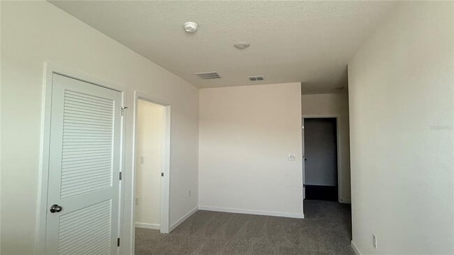 Building Photo - 2046 Walnut Crk Dr