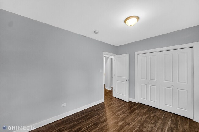Building Photo - 350 E 74th St