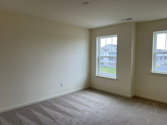 Building Photo - YEAR-ROUND RENTAL - 2 BED 2 BATH CONDO - U...