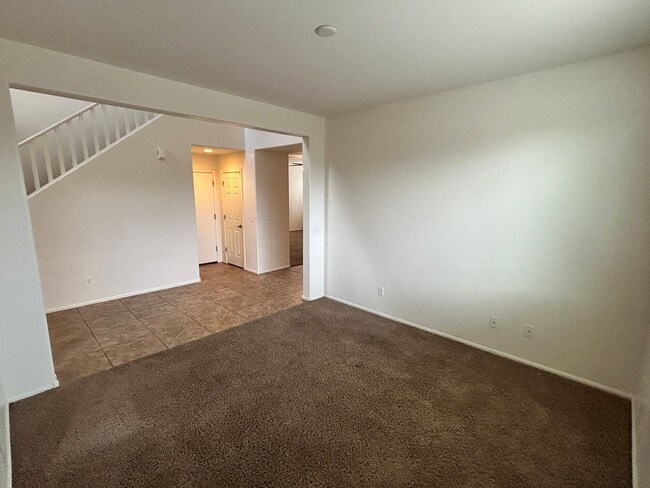 Building Photo - Spacious 4 Bedroom, 3 Bath Two-Story Glend...