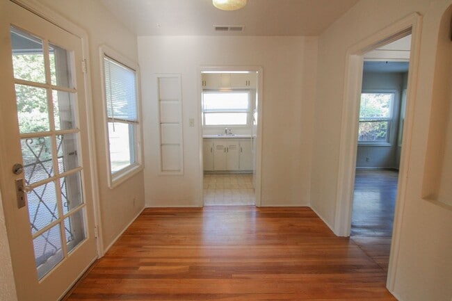 Building Photo - West4th344