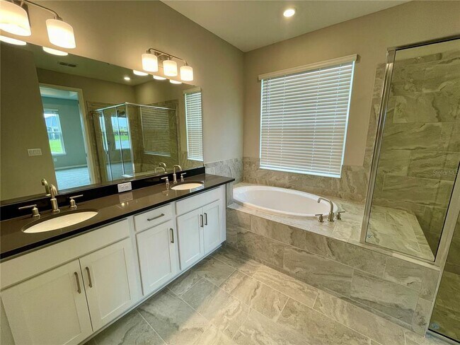 Building Photo - 5929 Oakhaven Ln