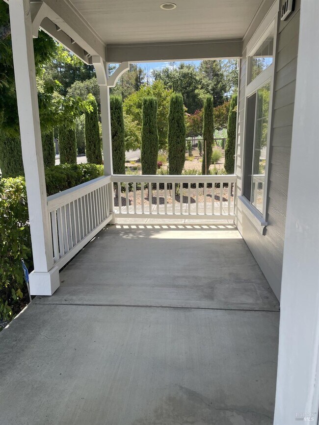 Building Photo - 201 Spur Ridge Ln