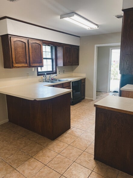 Building Photo - 200 Timberwood Dr
