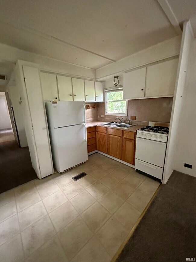 Building Photo - 2417 S Madison St