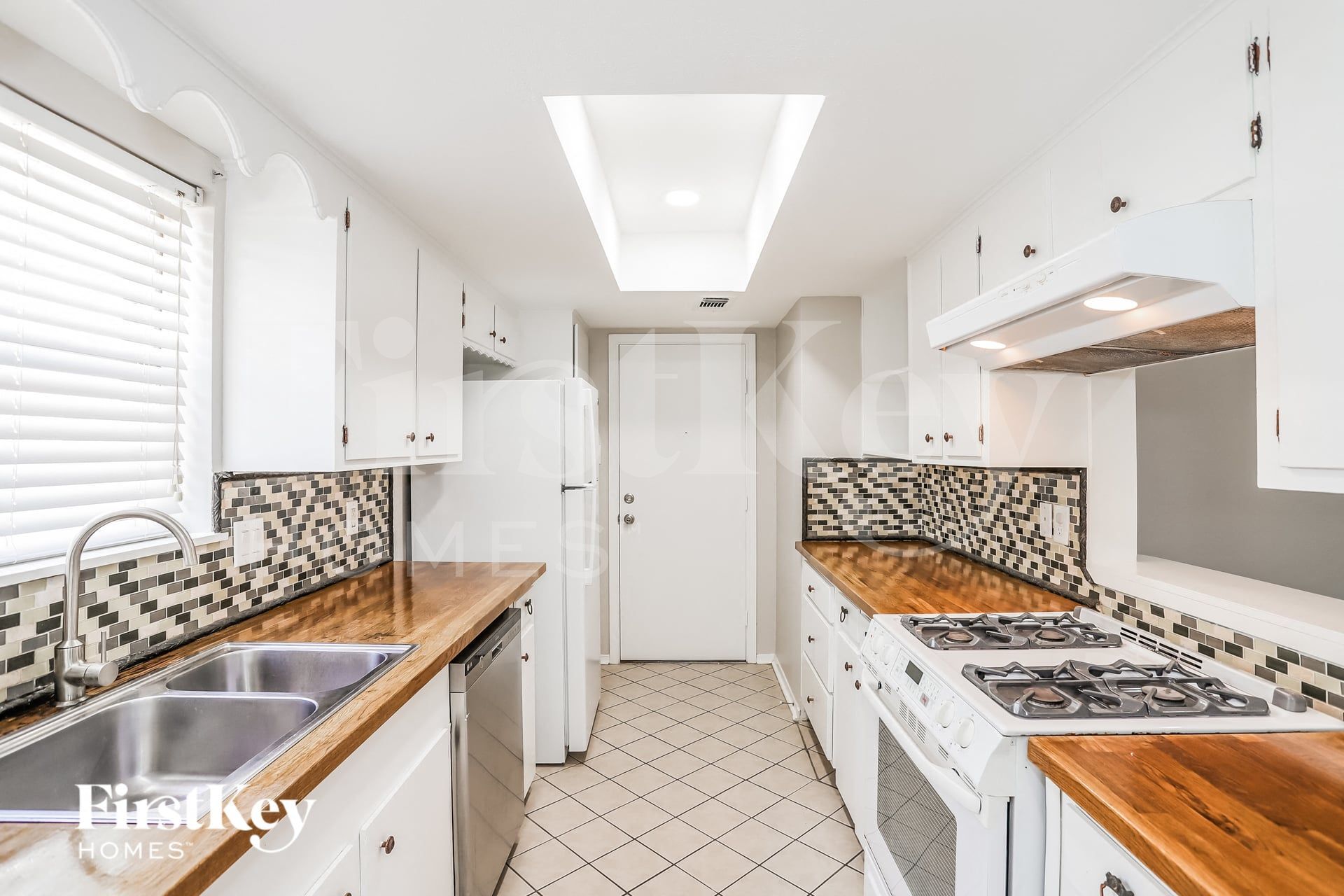 Building Photo - 13914 Duncannon Dr