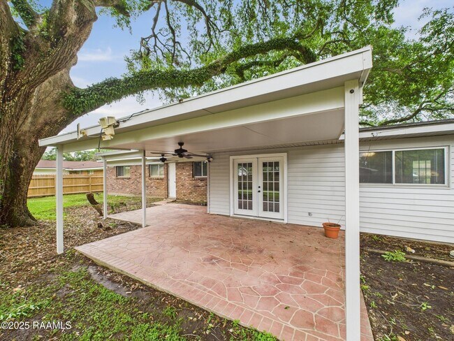 Building Photo - 216 Brentwood Blvd