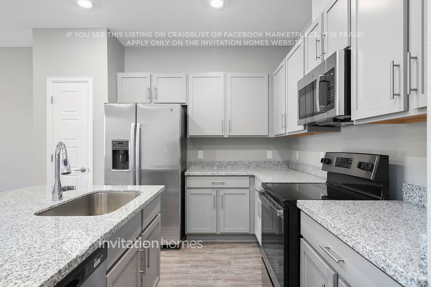 Building Photo - 1718 S Elk Way