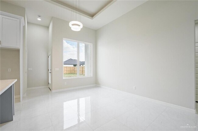 Building Photo - 19 E Boxwood Ave