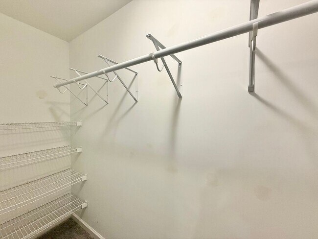 Building Photo - **OFFERING RENT PROMOTION FOR FIRST 6 MONT...