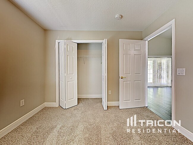 Building Photo - 303 Lisa Ann Ct