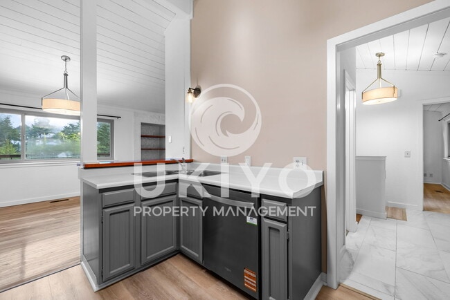 Building Photo - 8655 Skyline Blvd