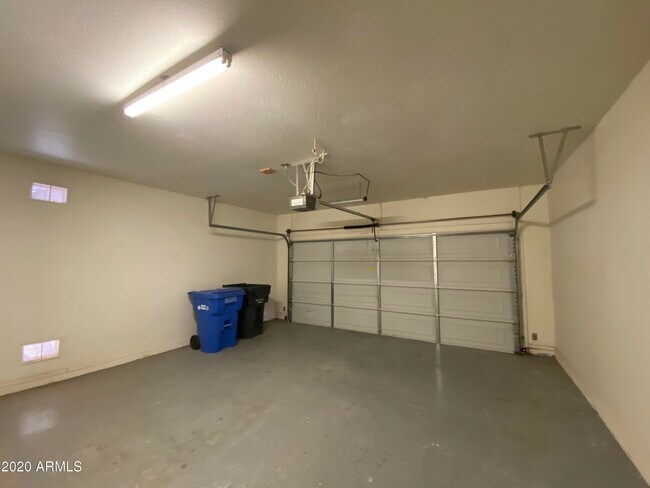 Building Photo - 7024 W Alta Vista Rd