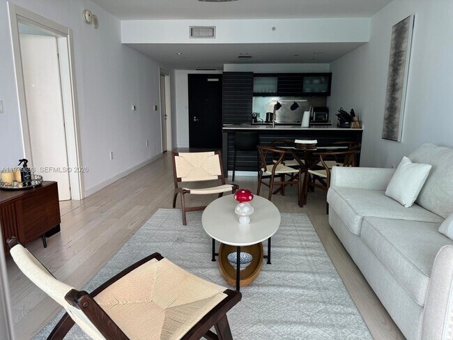 Building Photo - 200 Biscayne Blvd Way