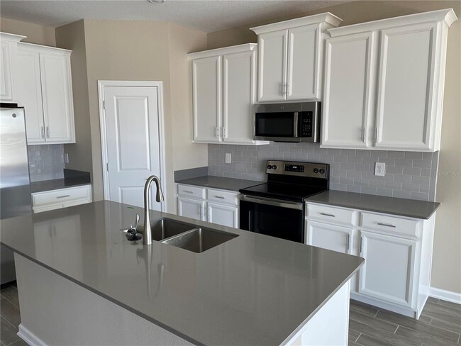 Building Photo - 6805 Perch Hammock Lp