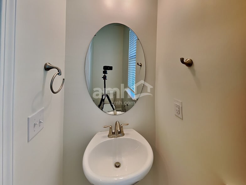 Building Photo - 1322 Bethany Dallas Dr