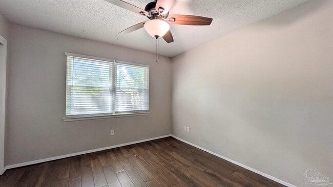 Building Photo - 9648 Hollowbrook Dr